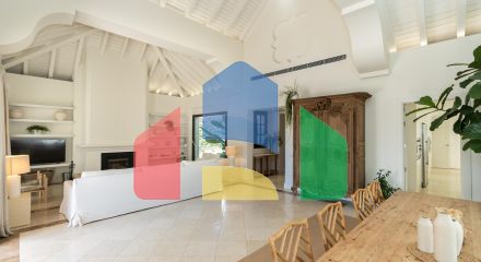 ЭЛЕГАНТНАЯ ВИЛЛА РЯДОМ С ЗОЛОТОЙ МИЛЕЙ