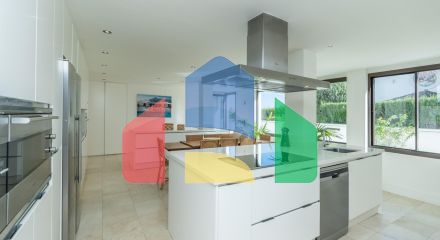 ЭЛЕГАНТНАЯ ВИЛЛА РЯДОМ С ЗОЛОТОЙ МИЛЕЙ