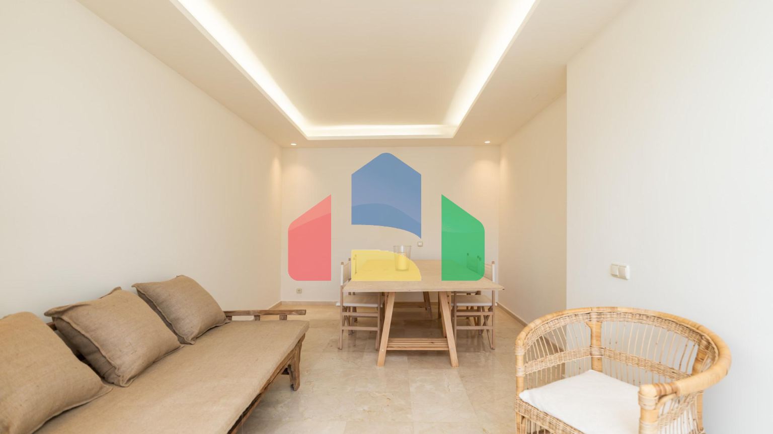 ЭЛЕГАНТНАЯ ВИЛЛА РЯДОМ С ЗОЛОТОЙ МИЛЕЙ