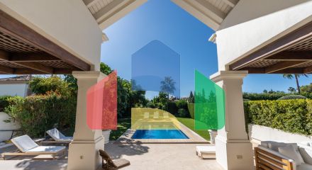 ЭЛЕГАНТНАЯ ВИЛЛА РЯДОМ С ЗОЛОТОЙ МИЛЕЙ