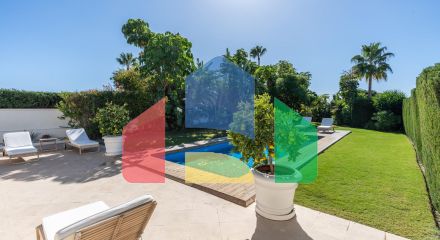 ЭЛЕГАНТНАЯ ВИЛЛА РЯДОМ С ЗОЛОТОЙ МИЛЕЙ