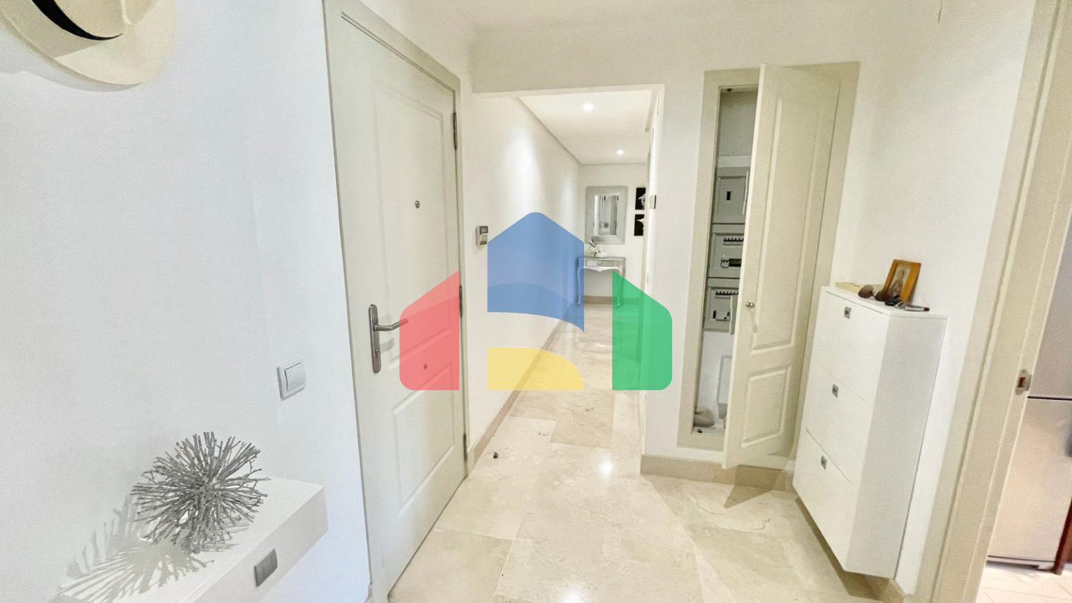 Квартира на первом этаже с частным садом на Золотой Миле