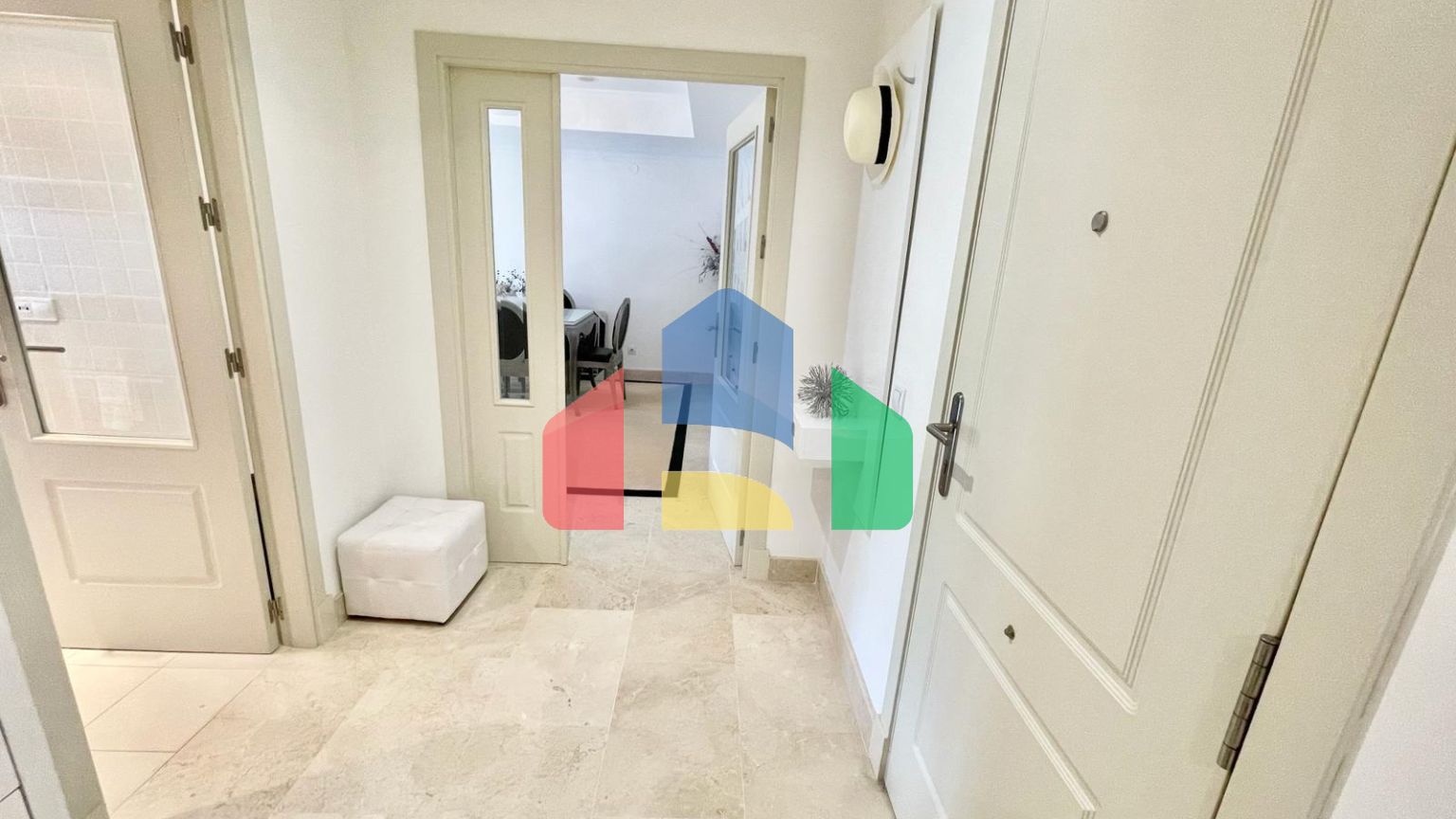 Квартира на первом этаже с частным садом на Золотой Миле