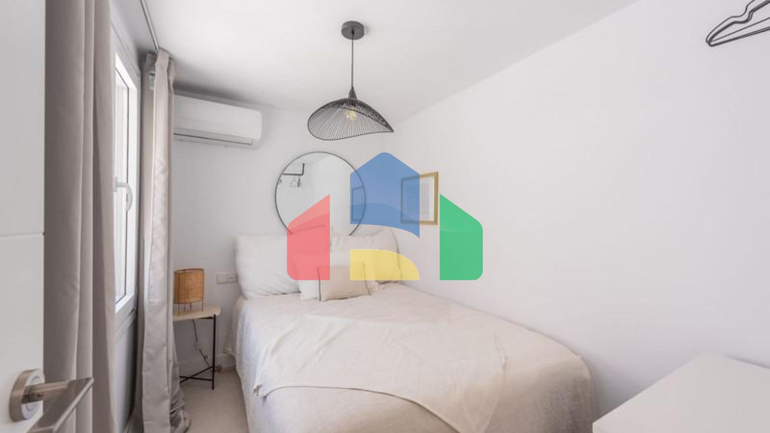 Недавно отремонтированный двухуровневый пентхаус