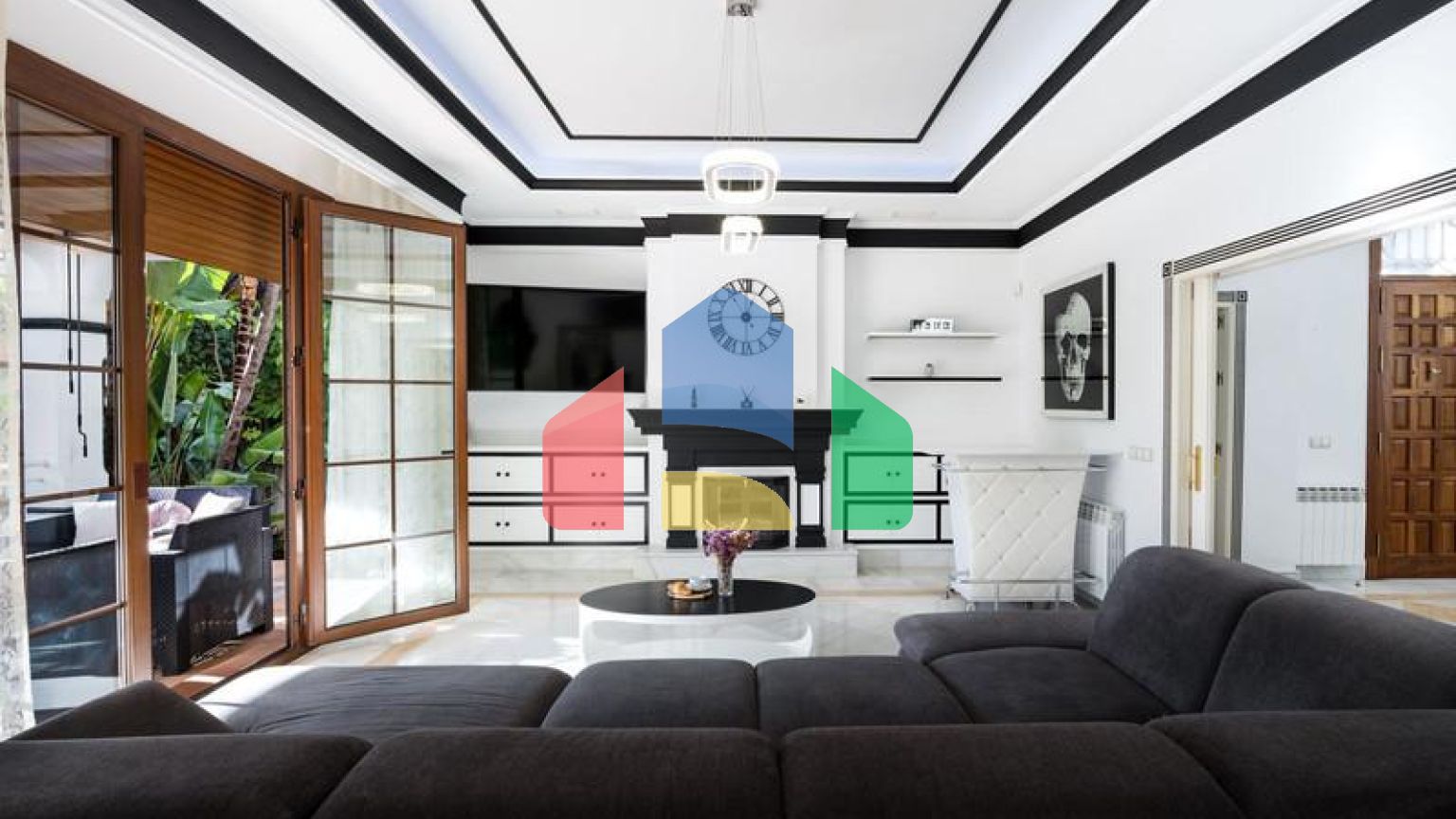 Просторная  вилла в центре Марбельи, в превосходном месте в районе Уэрта Белон.