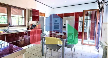 Просторная  вилла в центре Марбельи, в превосходном месте в районе Уэрта Белон.