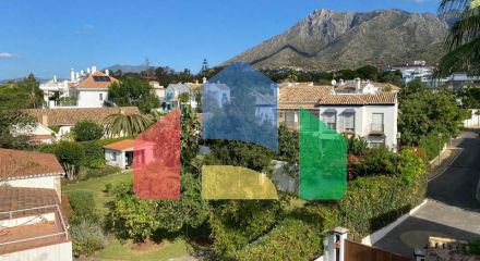 Просторная  вилла в центре Марбельи, в превосходном месте в районе Уэрта Белон.