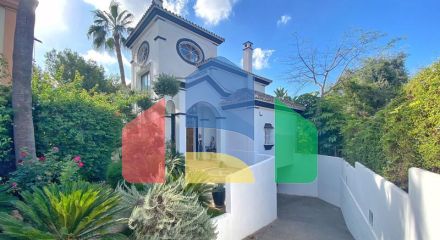 Просторная  вилла в центре Марбельи, в превосходном месте в районе Уэрта Белон.