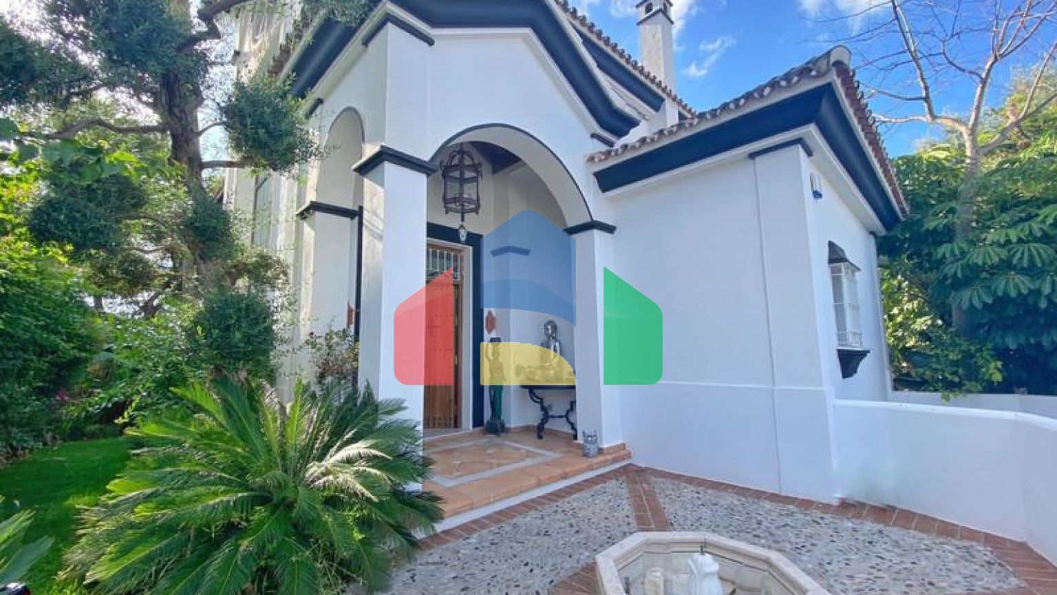 Просторная  вилла в центре Марбельи, в превосходном месте в районе Уэрта Белон.