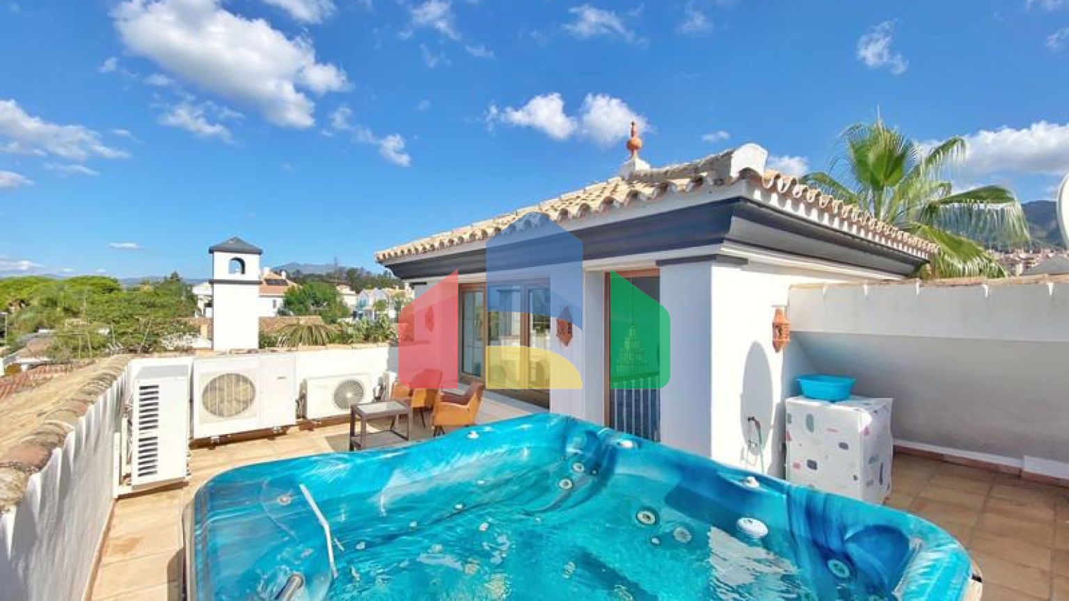 Просторная  вилла в центре Марбельи, в превосходном месте в районе Уэрта Белон.