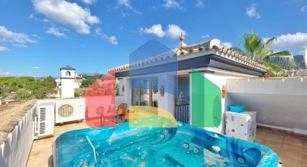 Просторная  вилла в центре Марбельи, в превосходном месте в районе Уэрта Белон.