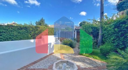 Просторная  вилла в центре Марбельи, в превосходном месте в районе Уэрта Белон.