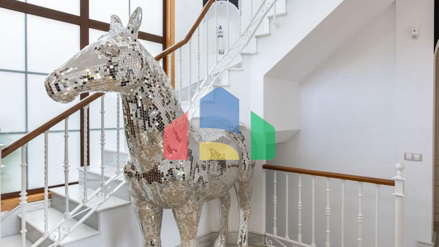 Просторная  вилла в центре Марбельи, в превосходном месте в районе Уэрта Белон.