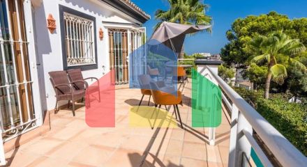 Просторная  вилла в центре Марбельи, в превосходном месте в районе Уэрта Белон.