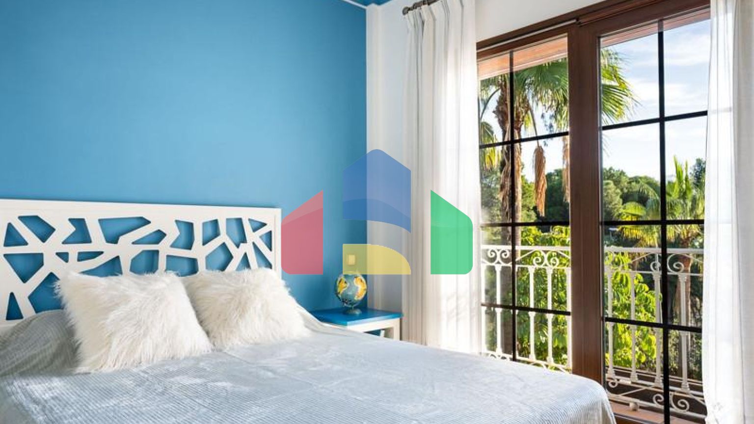 Просторная  вилла в центре Марбельи, в превосходном месте в районе Уэрта Белон.