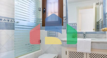 Просторная  вилла в центре Марбельи, в превосходном месте в районе Уэрта Белон.