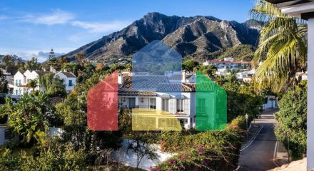 Просторная  вилла в центре Марбельи, в превосходном месте в районе Уэрта Белон.