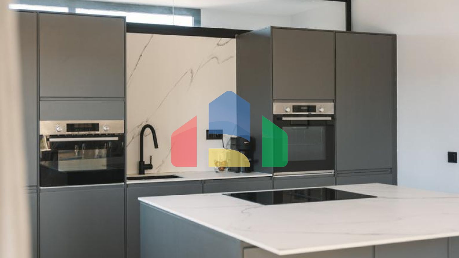 Пентхаус с 3 спальнями и потрясающим видом на гольф и горы в Новой Андалусии