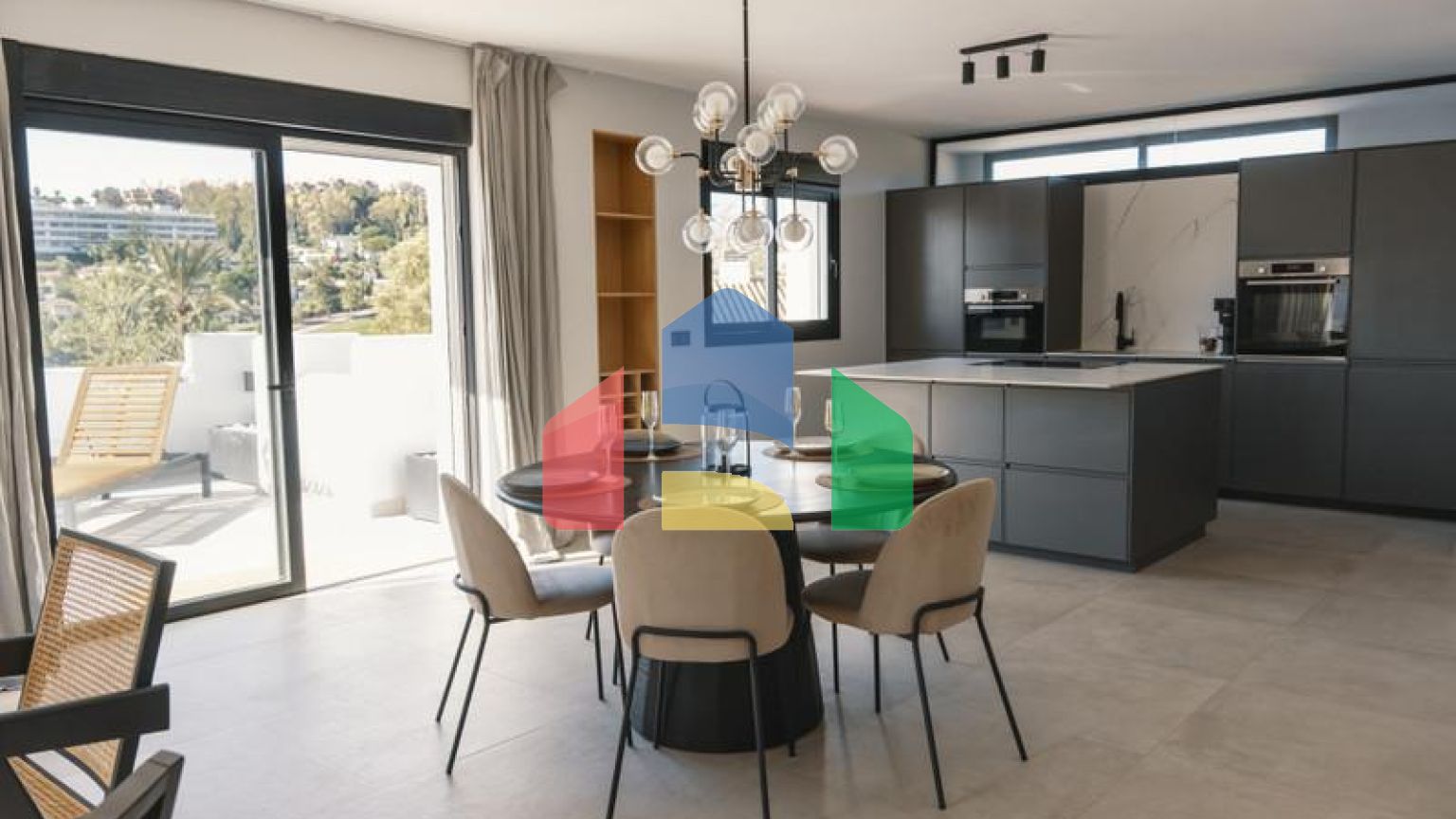 Пентхаус с 3 спальнями и потрясающим видом на гольф и горы в Новой Андалусии