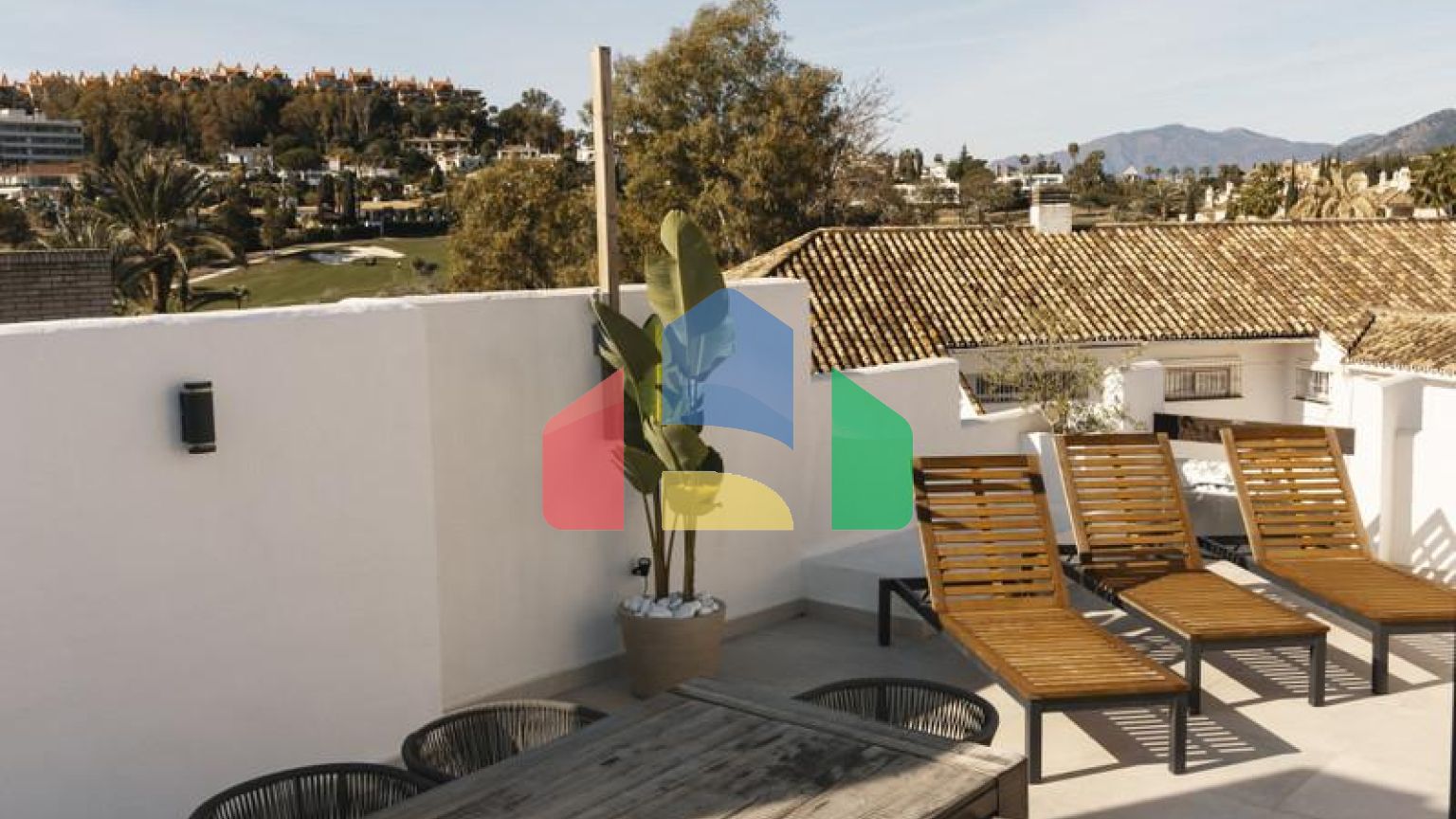 Пентхаус с 3 спальнями и потрясающим видом на гольф и горы в Новой Андалусии
