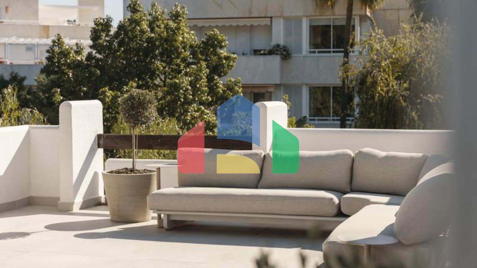 Пентхаус с 3 спальнями и потрясающим видом на гольф и горы в Новой Андалусии