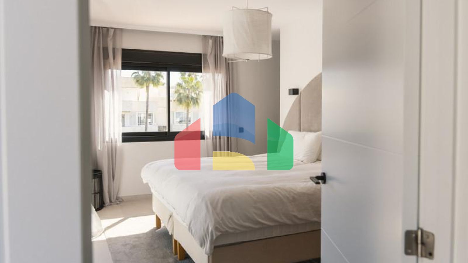 Пентхаус с 3 спальнями и потрясающим видом на гольф и горы в Новой Андалусии