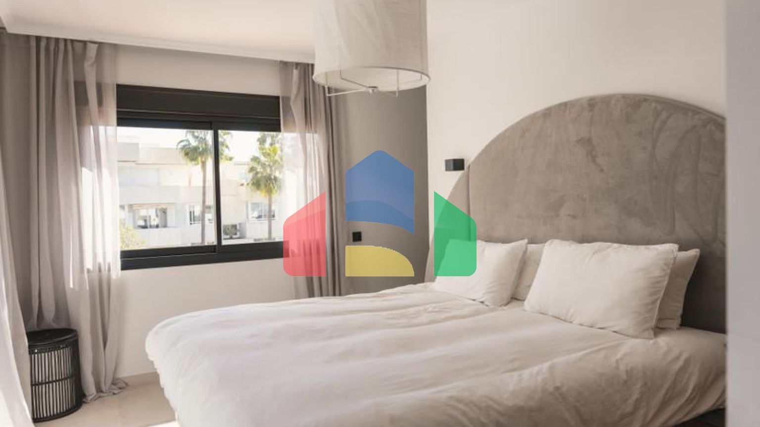 Пентхаус с 3 спальнями и потрясающим видом на гольф и горы в Новой Андалусии