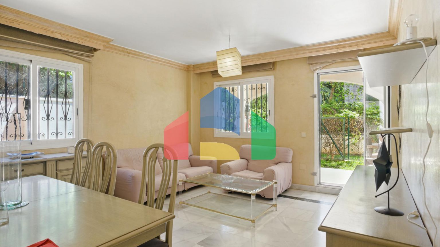 Очаровательные апартаменты с 3 спальнями и садом в престижном районе Золотой Мили, Марбелья Очаровательные апартаменты с 3 спальнями и садом в престижном районе Золотой Мили, Марбелья