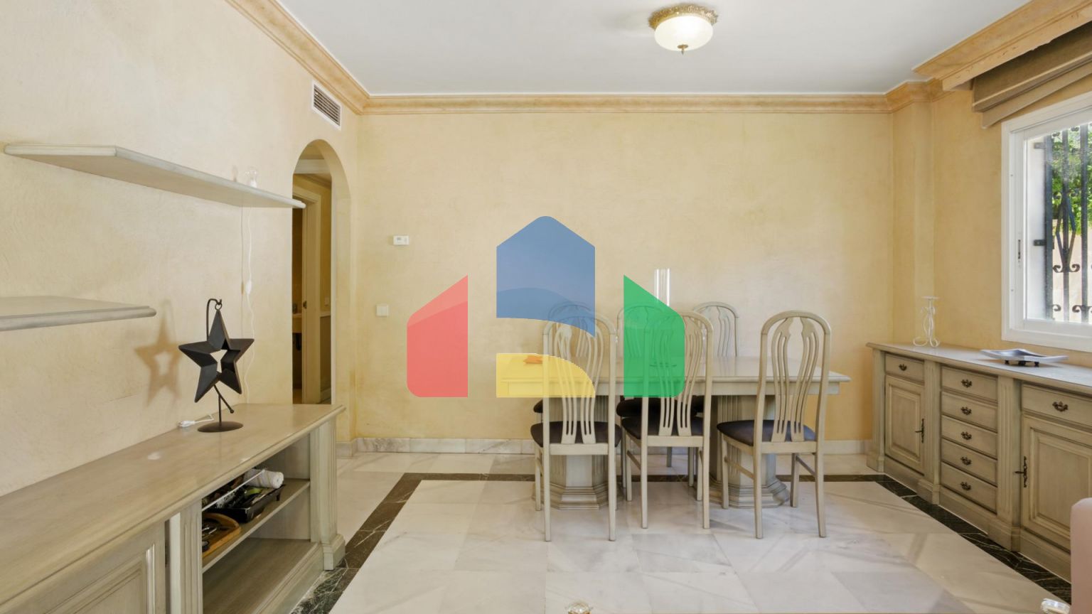 Очаровательные апартаменты с 3 спальнями и садом в престижном районе Золотой Мили, Марбелья Очаровательные апартаменты с 3 спальнями и садом в престижном районе Золотой Мили, Марбелья