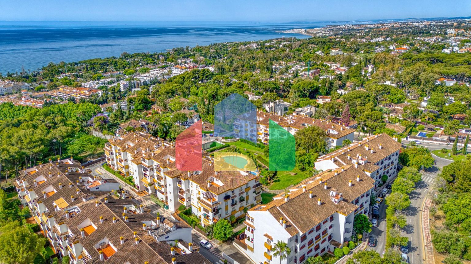 Очаровательные апартаменты с 3 спальнями и садом в престижном районе Золотой Мили, Марбелья Очаровательные апартаменты с 3 спальнями и садом в престижном районе Золотой Мили, Марбелья