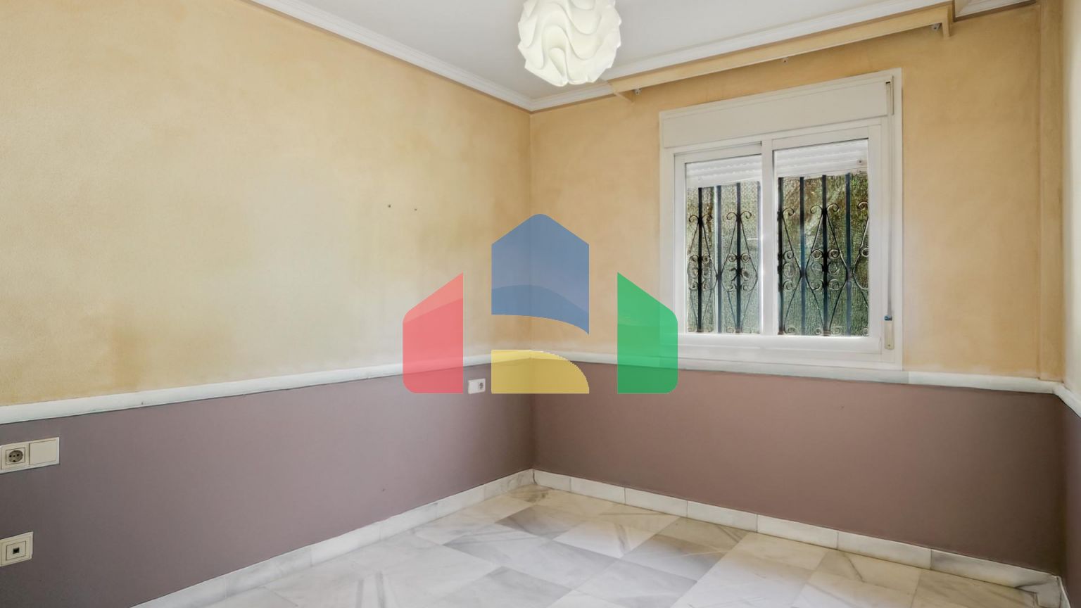 Очаровательные апартаменты с 3 спальнями и садом в престижном районе Золотой Мили, Марбелья Очаровательные апартаменты с 3 спальнями и садом в престижном районе Золотой Мили, Марбелья