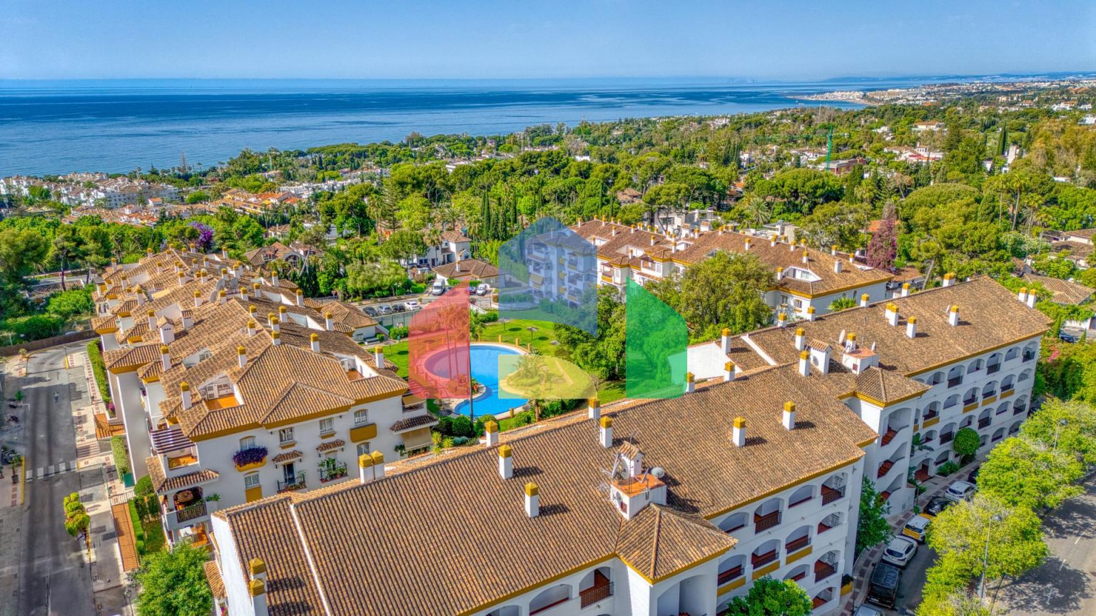 Очаровательные апартаменты с 3 спальнями и садом в престижном районе Золотой Мили, Марбелья