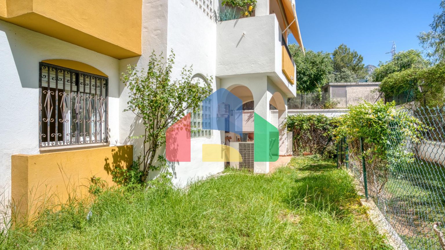 Очаровательные апартаменты с 3 спальнями и садом в престижном районе Золотой Мили, Марбелья