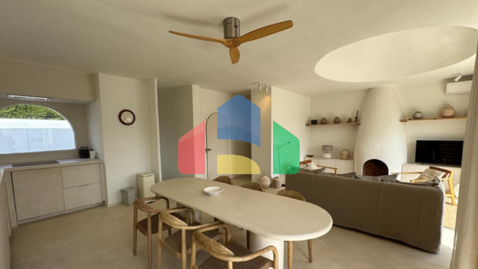 Прекрасный таунхаус с двумя спальнями, ориентированный на юго-запад, расположенный в очаровательном Кабопино, Марбелья