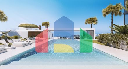 Exclusive 4 bedroom semi-detached house with sea views in Marbella and private pool