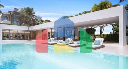 Exclusive 4 bedroom semi-detached house with sea views in Marbella and private pool