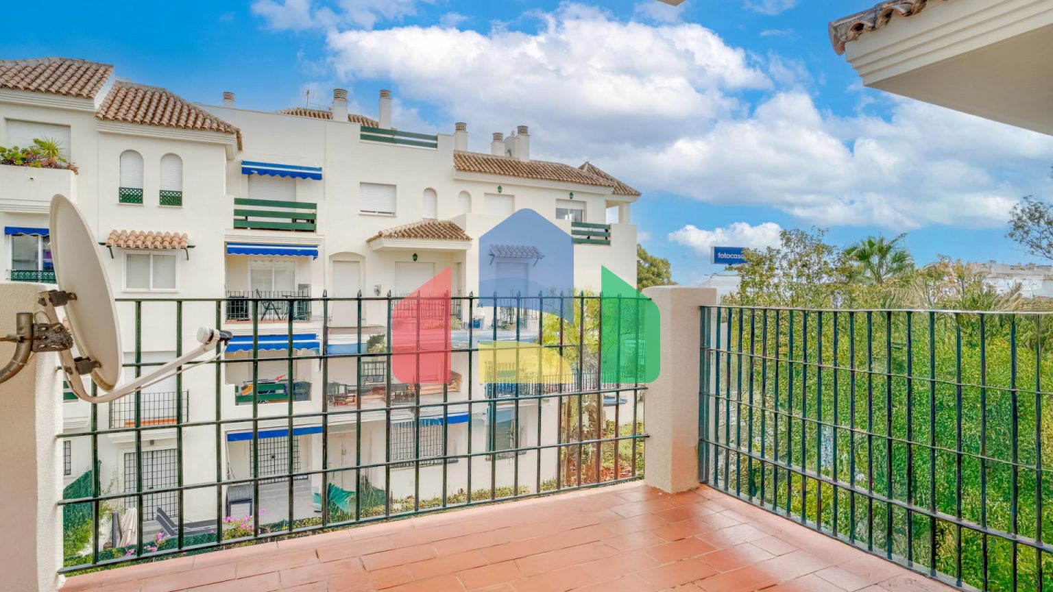 Прекрасная квартира с 2 спальнями в престижной урбанизации Lorcrimar, в нескольких шагах от Пуэрто Банус и моря