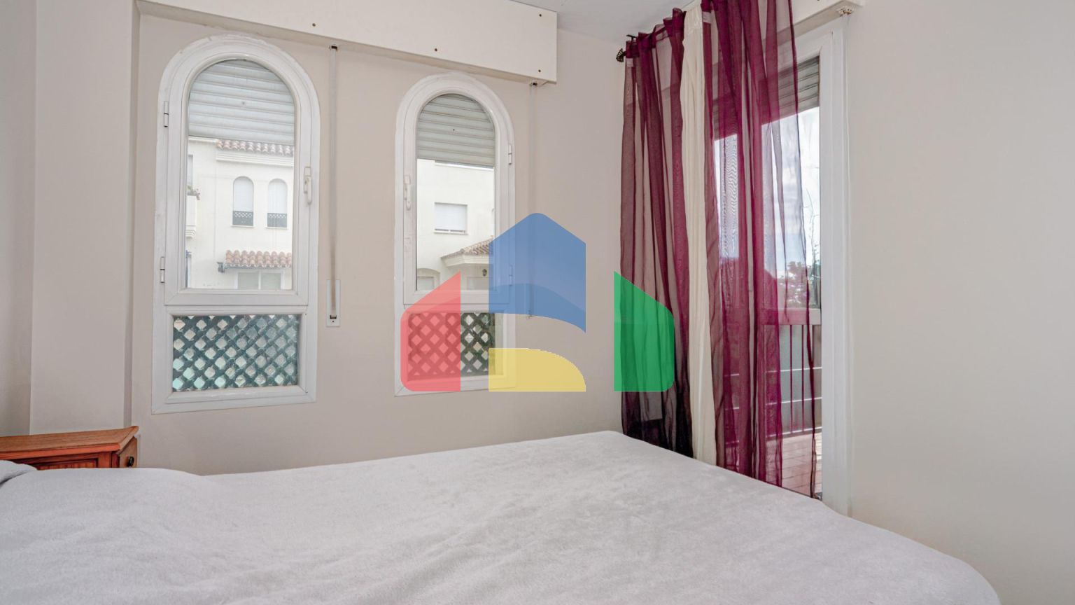 Прекрасная квартира с 2 спальнями в престижной урбанизации Lorcrimar, в нескольких шагах от Пуэрто Банус и моря