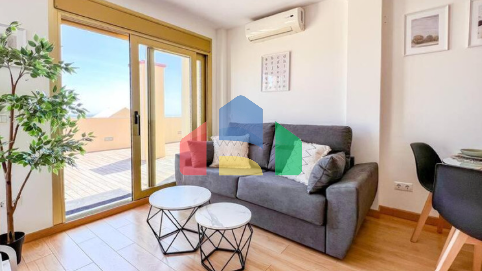 Уютная студия с потрясающим видом на море в Marbella