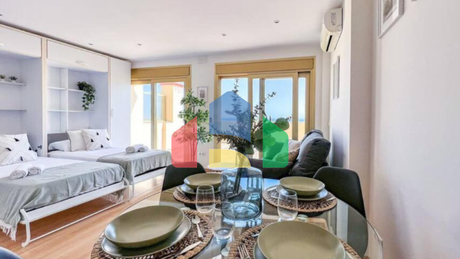 Уютная студия с потрясающим видом на море в Marbella
