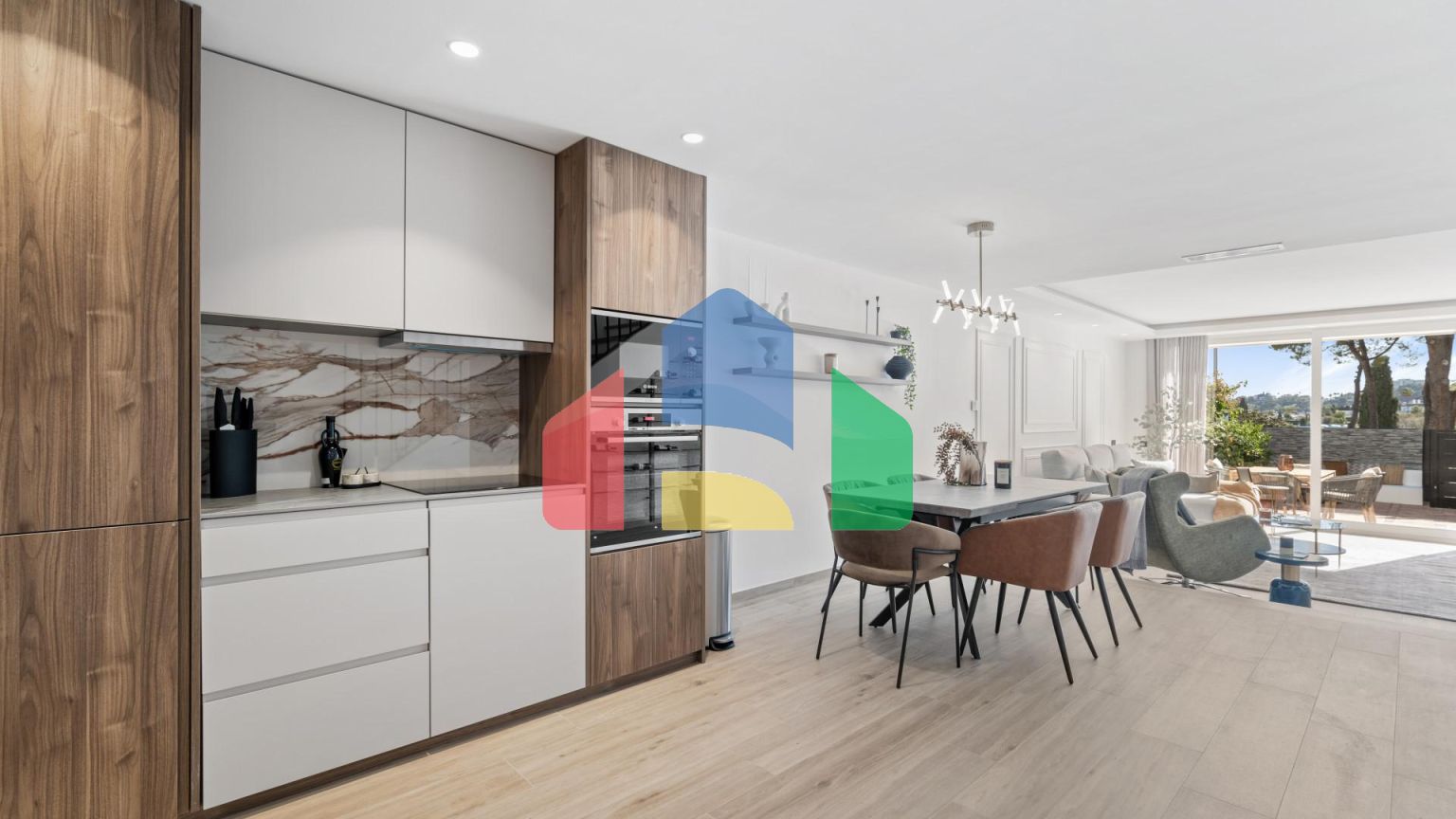 Изысканный таунхаус с 3 спальнями в самом сердце Нуэва-Андалусии, район Алоха