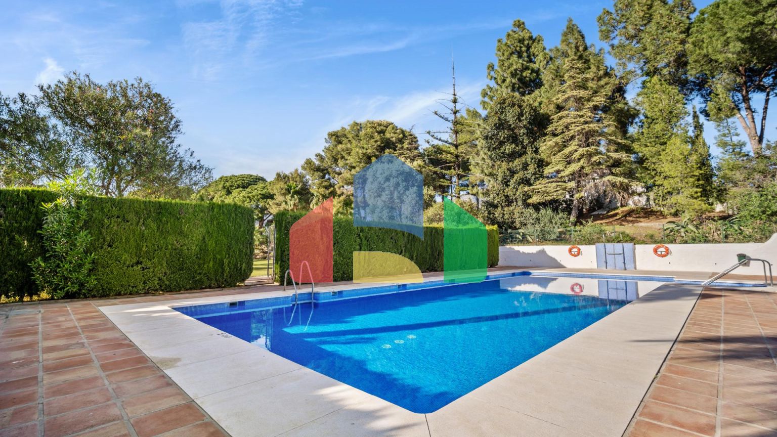 Изысканный таунхаус с 3 спальнями в самом сердце Нуэва-Андалусии, район Алоха