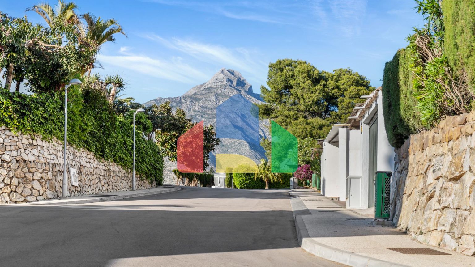 Изысканный таунхаус с 3 спальнями в самом сердце Нуэва-Андалусии, район Алоха