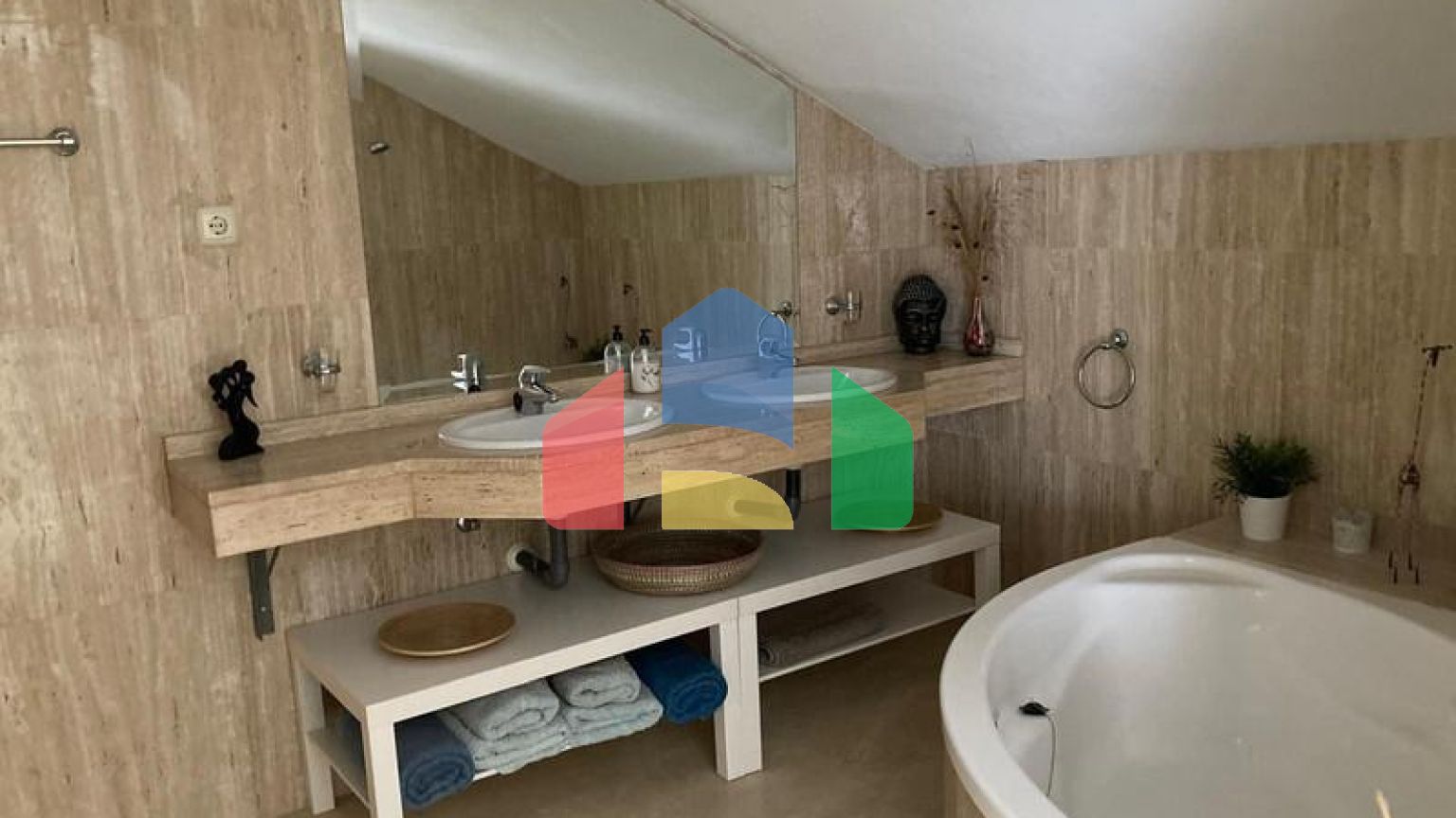 Двухуровневый пентхаус на продажу в Марбелье.