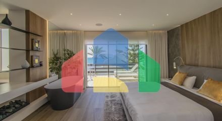 Роскошный дом у моря на Золотой Миле с потрясающим видом на море