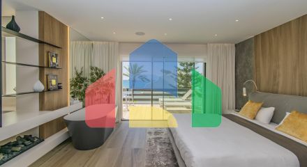 Роскошный дом у моря на Золотой Миле с потрясающим видом на море