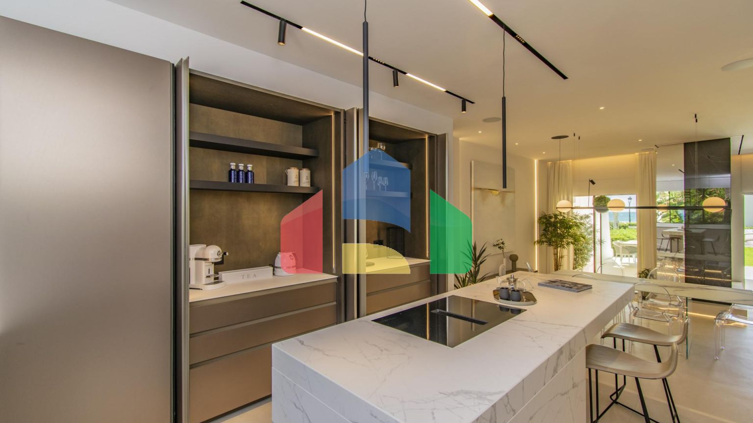 Роскошный дом у моря на Золотой Миле с потрясающим видом на море