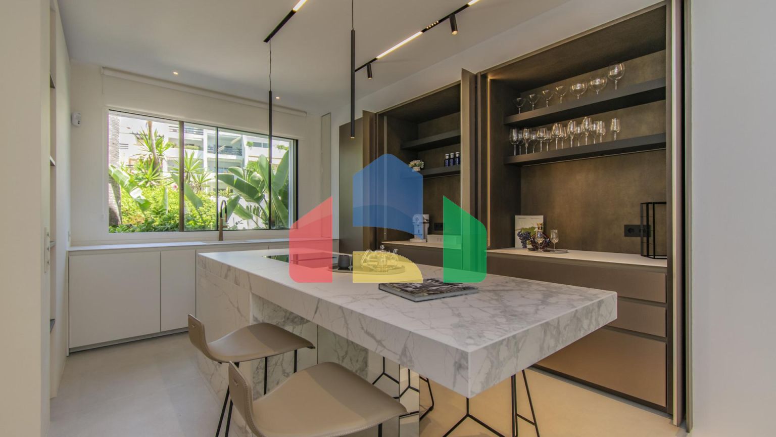 Роскошный дом у моря на Золотой Миле с потрясающим видом на море