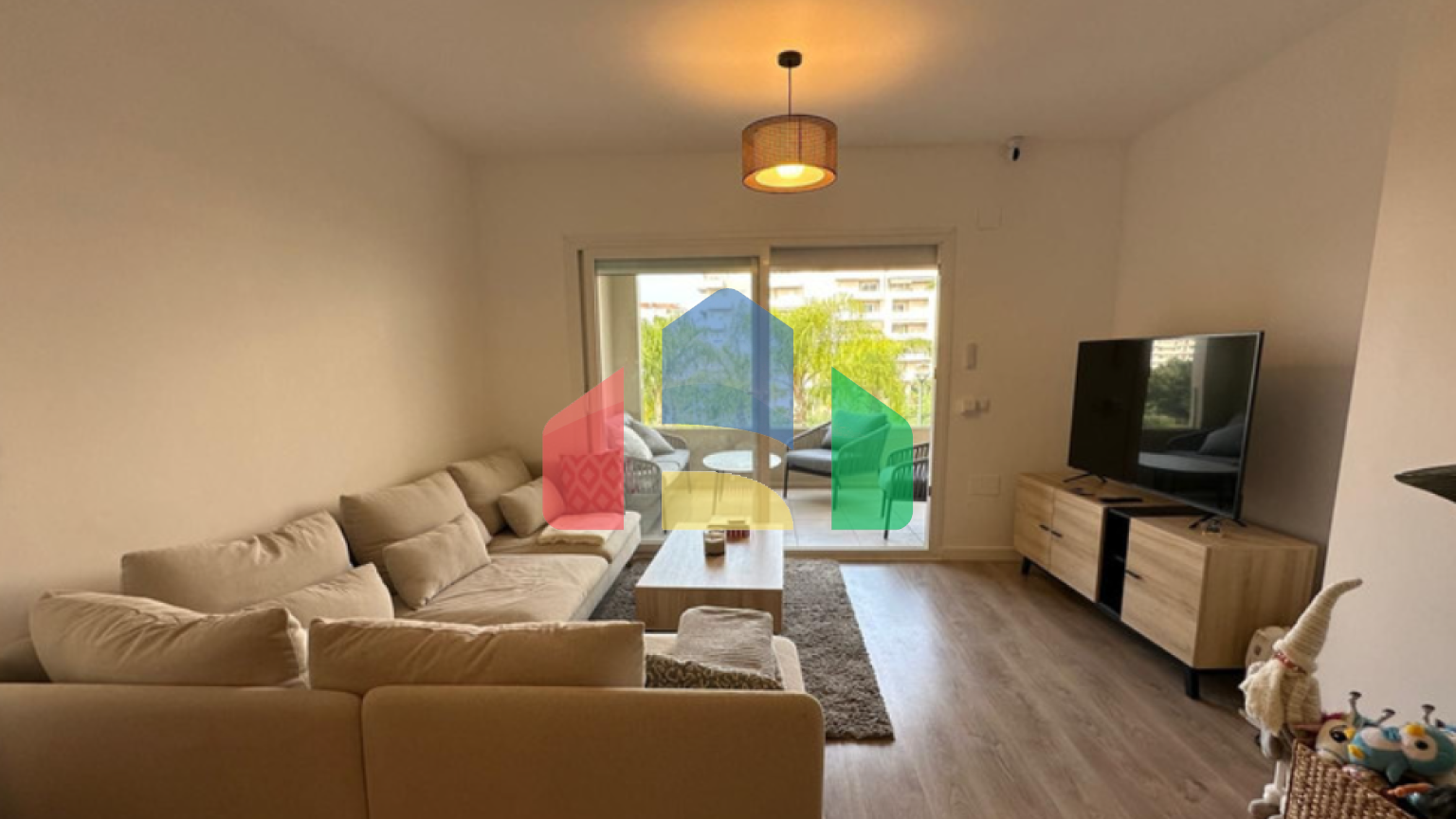 Уютная квартира с террасой и тремя спальнями рядом со всей инфраструктурой