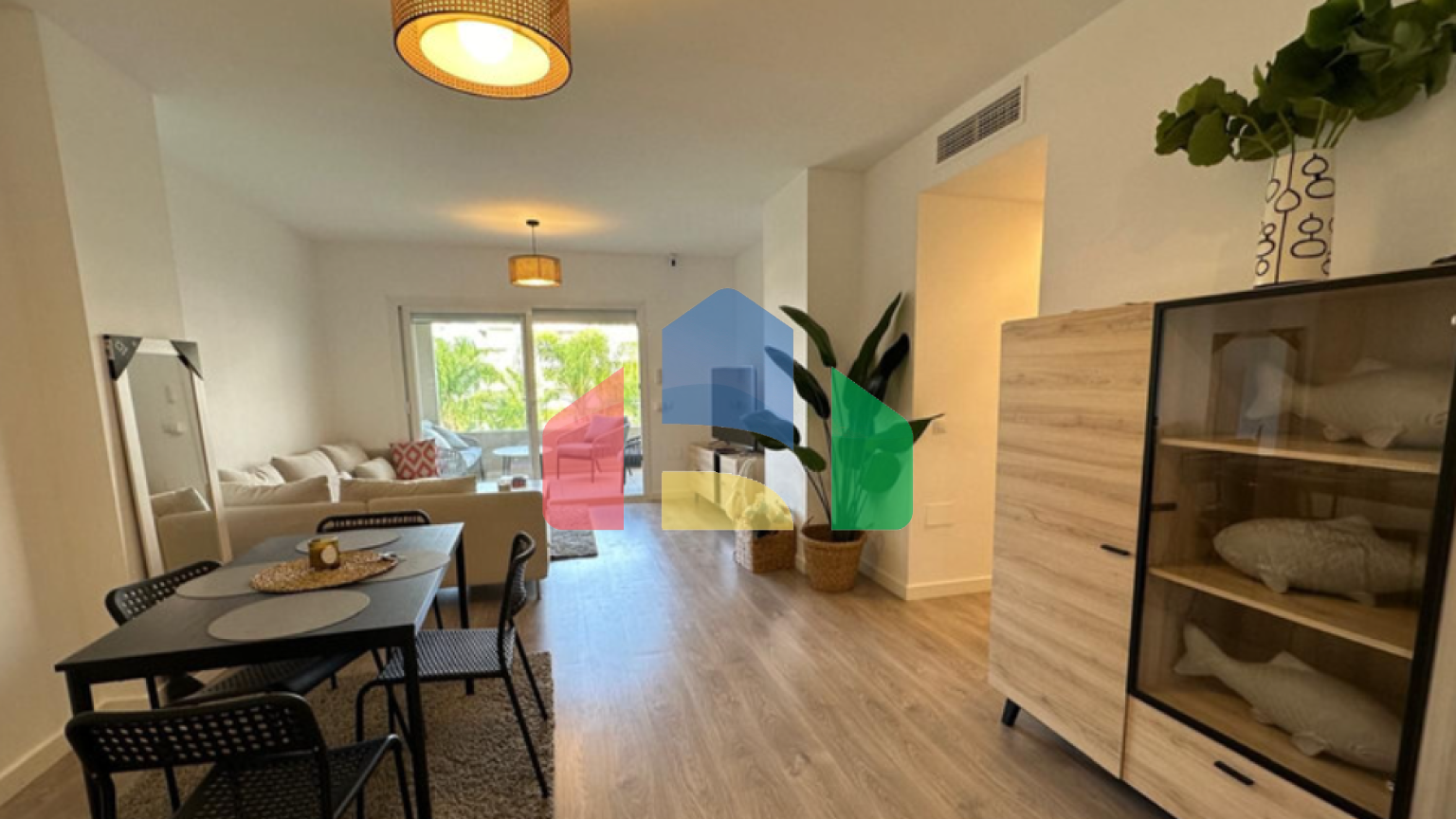 Уютная квартира с террасой и тремя спальнями рядом со всей инфраструктурой